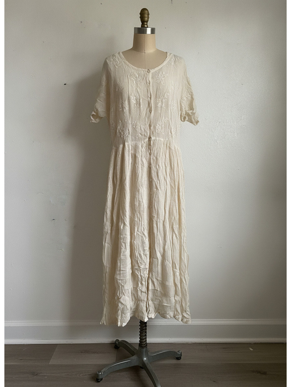 Nostalgia 90’s whimsigoth indie boho rayon festival embroidered maxi dress med